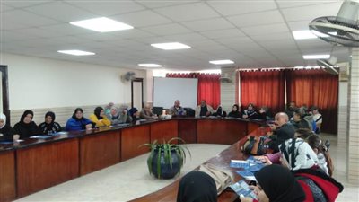 محافظ الإسماعيلية يتابع نشاط وحدة السكان بالقنطرة غرب