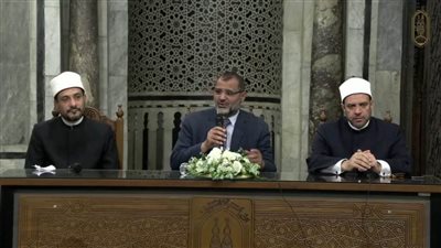 ملتقى الأزهر للقضايا الإسلامية: خرّج النبي جيلًا من الصحابة يتخلق وينطلق في حياته من الوحي الإلهي
