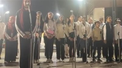 أطفال كورال الفيوم يبدعون على المسرح المكشوف بميدان السواقى