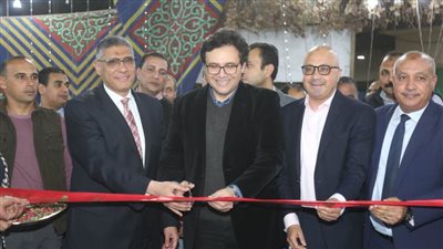 وزير الثقافة ومحافظ الجيزة يفتتحان معرض فيصل للكتاب.. ويعلن خصم 50% على إصدارات الوزارة