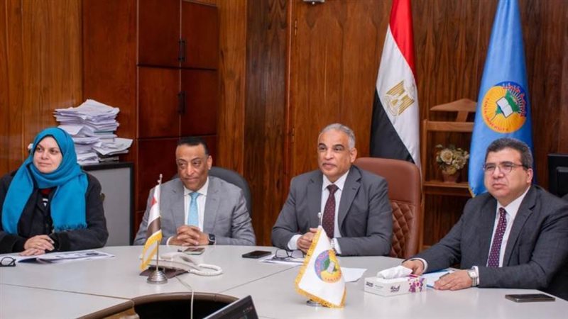 جانب من اجتماع جامعة