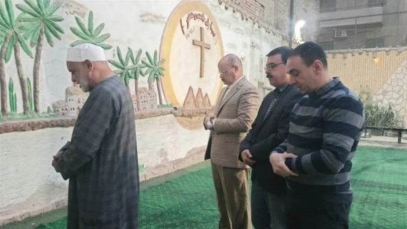 الصلاة داخل كنيسة