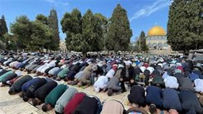 80 ألف فلسطيني يؤدون صلاة الجمعة الثانية من رمضان في المسجد الأقصى