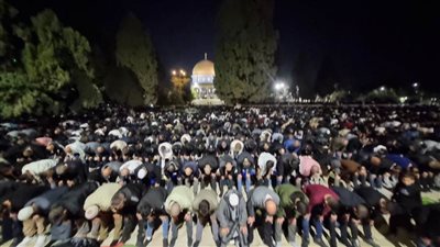 130 ألف مصل يؤدون العشاء والتراويح في المسجد الأقصى