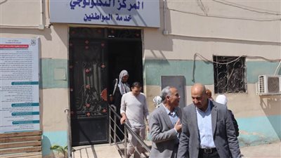 سكرتير بني سويف يتفقد سير العمل بملف التصالح في المركز التكنولوجي 