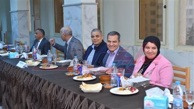 الدسوقي: يشارك أسر الجهاز الإداري بجامعة كفر الشيخ حفل إفطار جماعيًا