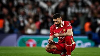 عاجل.. صلاح يسير وحيدًا.. 4 كوارث دمرت الموسم الاستثنائي