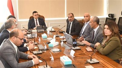 وزيرالإسكان يلتقي ممثلي إحدى الشركات العالمية المتخصصة في إنشاء البحيرات 