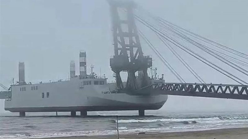 زوارق عملاقة