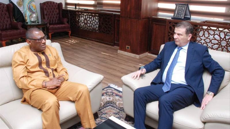 وزير الزراعة وسفير