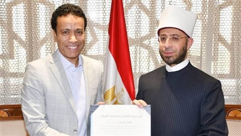 وزير الأوقاف يكرم