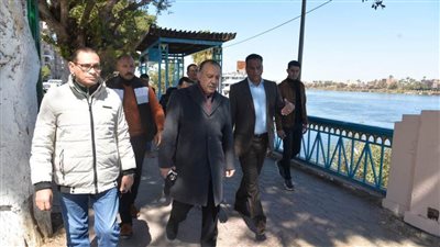 محافظ أسيوط يواصل متابعته لأعمال التطوير والتجميل بكورنيش النيل ومحيط ميدان الحرب والسلام بحي شرق