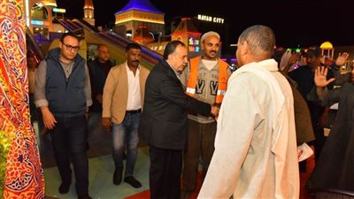 محافظ أسيوط يقيم يومًا ترفيهيًا لعمال النظافة بالمراكز والأحياء وأسرهم 