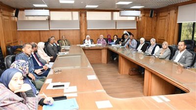 مجلس شؤون خدمة المجتمع وتنمية البيئة بجامعة قناة السويس يستعرض أنشطة الكليات ويعزز التعاون الأكاديمي