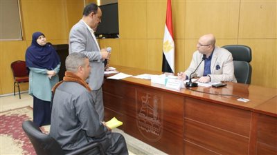 محافظ بني سويف يوجه بتوفير الحماية الاجتماعية لحالات إنسانية في لقائه بالمواطنين