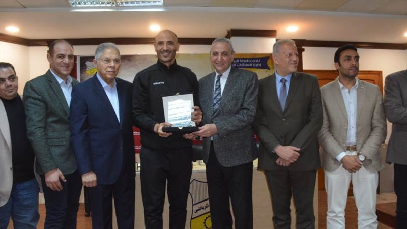 محافظ الغربية خلال