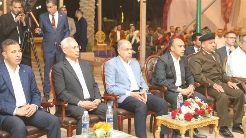 محافظ المنيا خلال