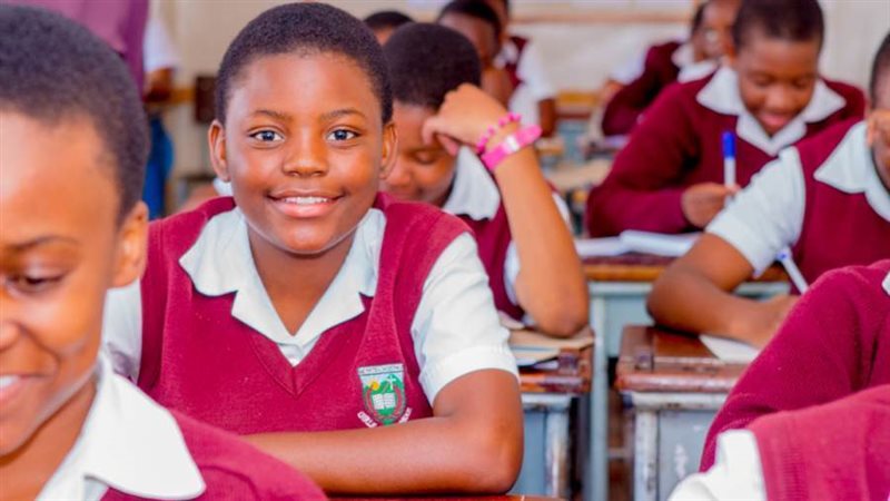 طلاب في المدرسة