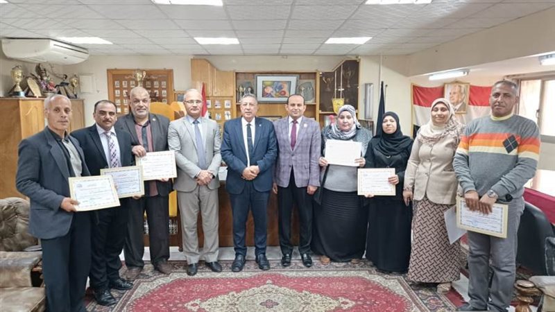 تكريم مسؤلى المشاركة