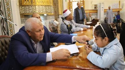 محافظ الوادي الجديد يُكرّم 