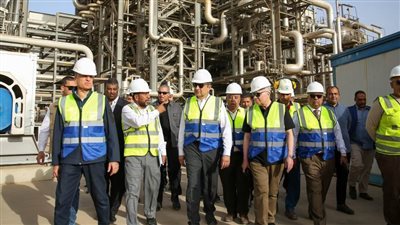 وزير قطاع الأعمال العام يجري زيارة ميدانية لشركة كيما للأسمدة بأسوان