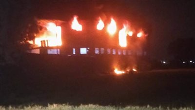 بالصور.. إخماد حريق فى مصنع بلاستيك بالغربية