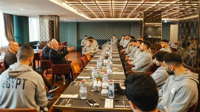 هاني أبوريدة يجتمع بمنتخب مصر قبل مباراة إثيوبيا