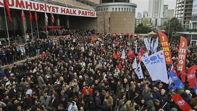 عاجل| بالصور.. مظاهرات عارمة في تركيا بعد اعتقال أردوغان لأقوى منافسيه