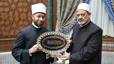وزير الأوقاف يهنئ الإمام الأكبر بمناسبة مرور ١٥ عامًا على توليه مشيخة الأزهر 