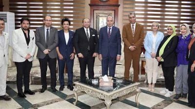 محافظ المنيا يستقبل وفد مجلس إدارة مدارس المنيا البريطانية ويؤكد دعمه للعملية التعليمية 