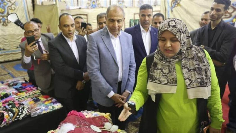 محافظ المنيا خلال