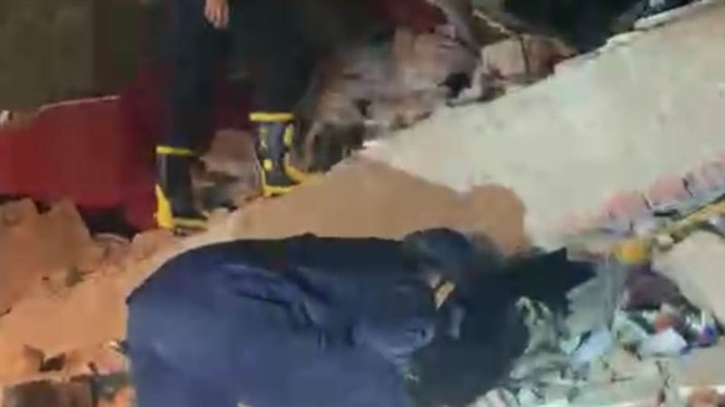 المنزل المنهار