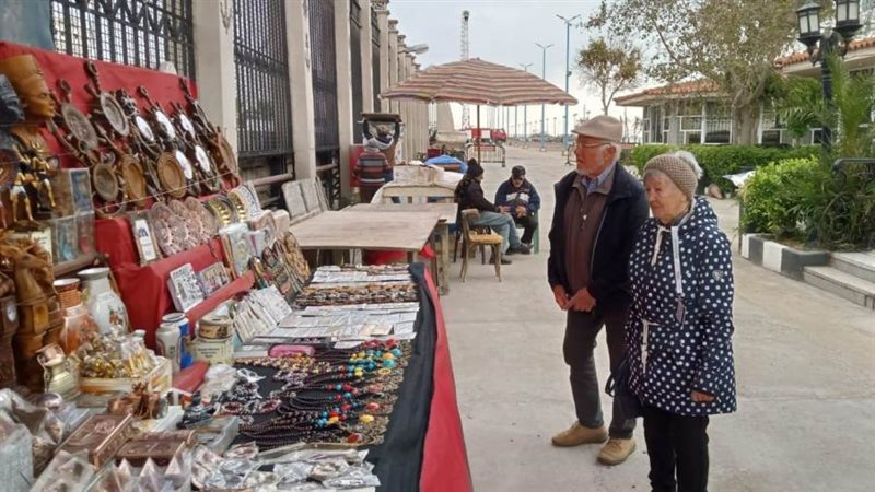 السائحين فى شوارع