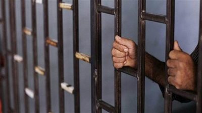 المشدد 6 سنوات لعاطل وربة منزل لقيامهما بسرقة شخص بالإكراه في العبور