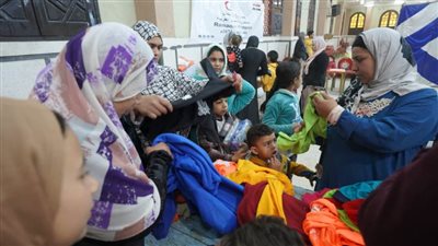 تعاون بين الهلال الأحمر الإماراتي ومؤسسة أولاد عبيد لتوزيع كسوة العيد