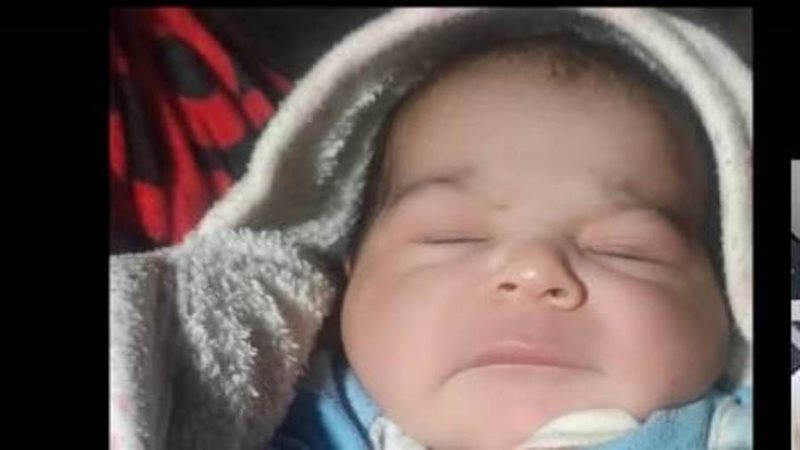 الطفلة حديثة الولادة