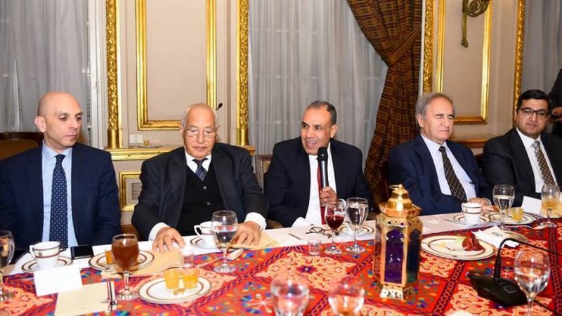 وزير الخارجية يلتقي