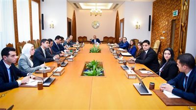 وزير الخارجية والهجرة يجتمع بقيادات وأعضاء قطاع الشئون العربية بالوزارة 