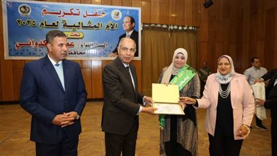 محافظ المنيا : الأم أيقونة العطاء ودورها عظيم فى بناء الأجيال