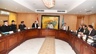 محافظ الفيوم لرؤساء المدن والقطاعات: التعدي على الأراضي الزراعية خط أحمر 