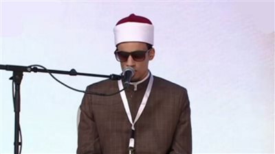 القارئ محمد أحمد حسن يقدم تلاوة قرآنية باحتفالية الأوقاف بـ