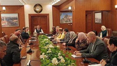 محافظ بورسعيد يبحث سبل إنهاء أزمة الصرف الصحي