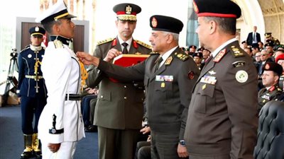  وزير الدفاع يشهد حفل انتهاء فترة الإعداد العسكرى لطلبة الأكاديمية والكليات العسكرية 