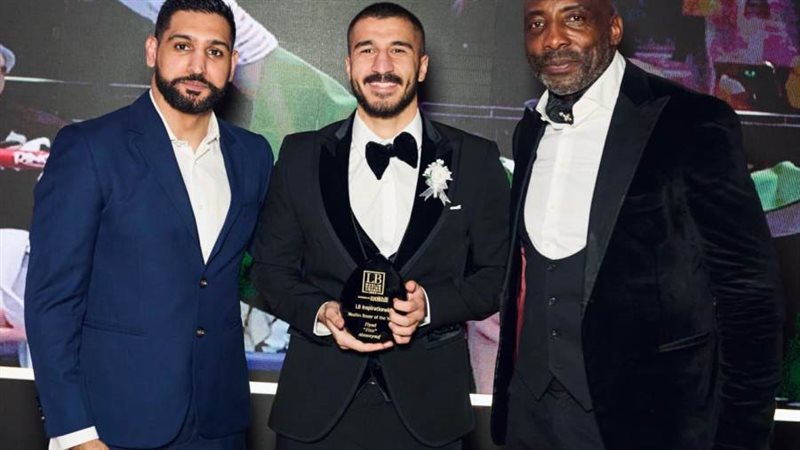 المعيوف أثناء التكريم