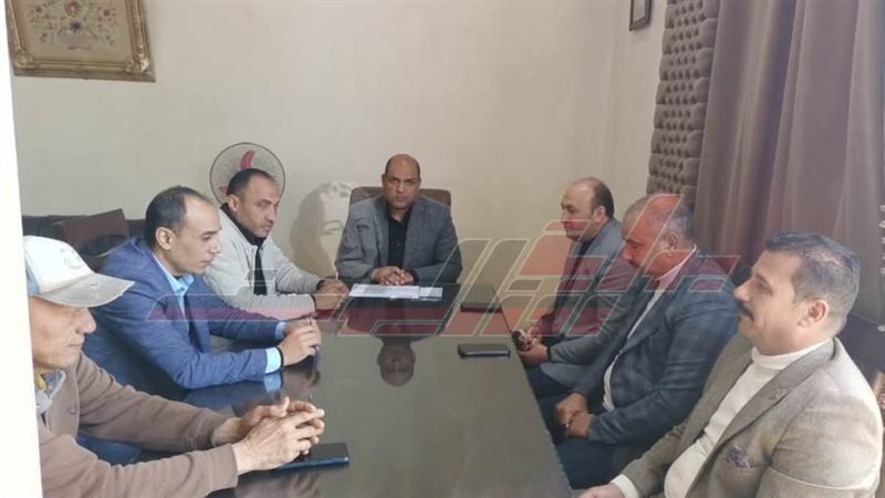 خلال الإجتماع