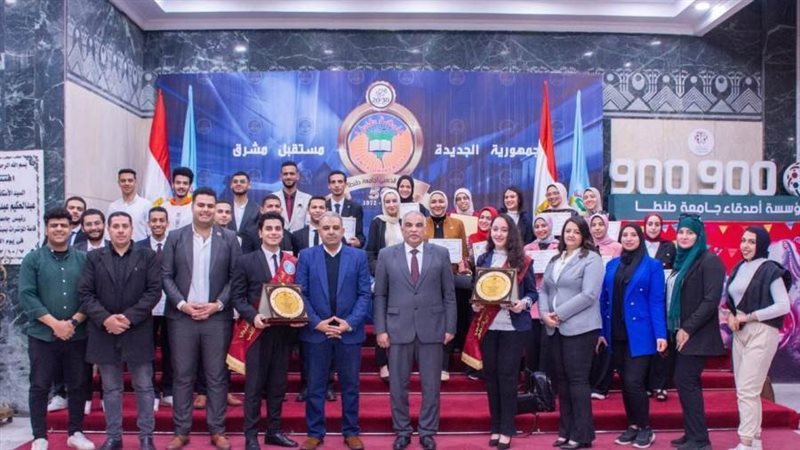 تكريم طلاب بجامعة