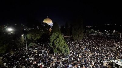 180 ألف مصل يؤدون العشاء والتراويح في المسجد الأقصى المبارك بالقدس المحتلة