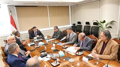 وزير الإسكان يتابع الموقف التنفيذي لمشروعات حياة كريمة