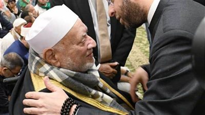 وزير الأوقاف ومحافظ القاهرة يشهدان صلاة الجمعة الأخيرة من رمضان بمسجد السيدة نفيسة