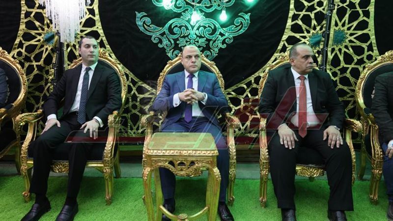 المحافظ يؤدي واجب